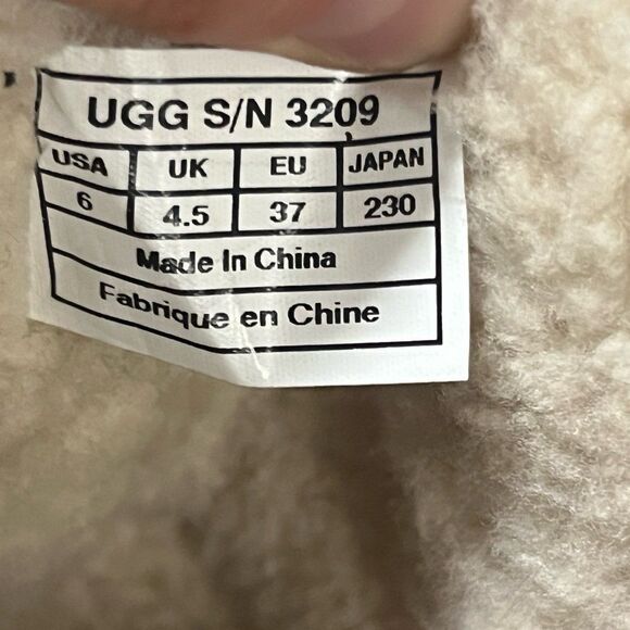Vintage style UGG Savanna heeled boots - Picture 7 of 7